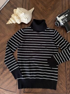French Connection summer weight striped sweater. Caroline Kennedy style.